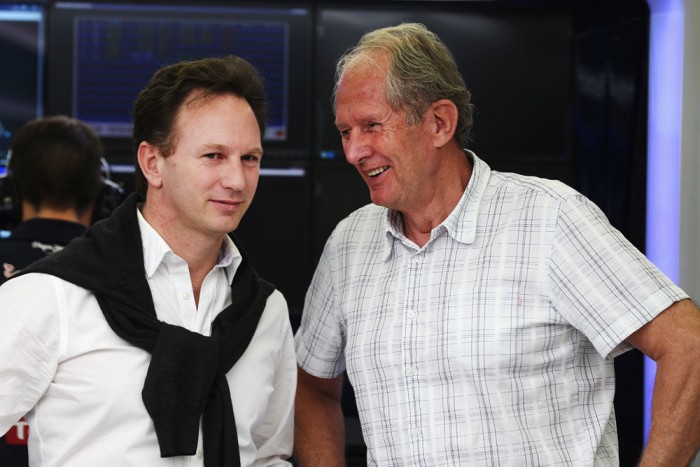 F1: Éjt nappallá téve dolgozik a Red Bull 4 | Vezess F1: Éjt nappallá téve dolgozik a Red Bull 4