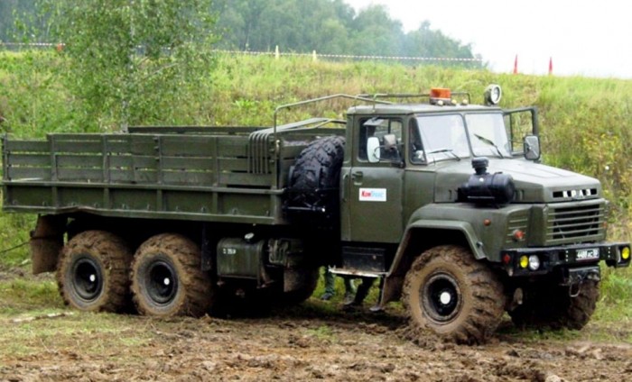 A hadszínterek ukrán nehézgépe 2 A legkiforrottabb típus, a KrAZ-260-as, melyből a Magyar Honvédség is vásárolt a rendszerváltás előtt