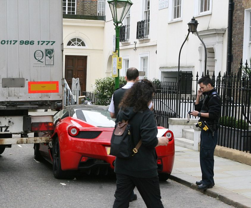 Felnyitották a Ferrarit, mint egy konzervet 1