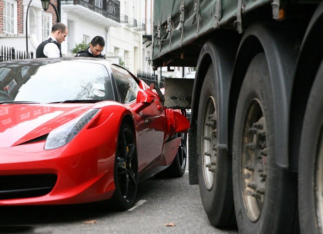 Felnyitották a Ferrarit, mint egy konzervet 6