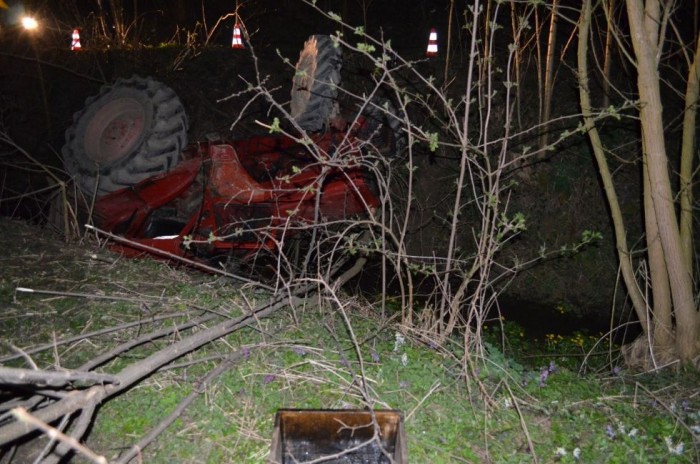 Tetőre vágott traktor Zala megyében 7