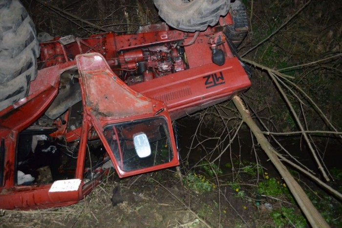 Tetőre vágott traktor Zala megyében 5