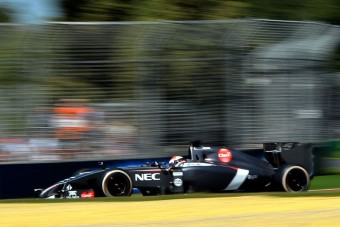 F1: A túl nehéz autó miatt szenved a Sauber