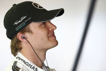 F1: Rosberg mérföldekkel a mezőny előtt