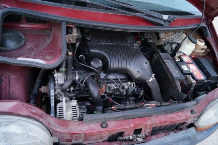 Már százötvenezerért is lehet Twingót kapni 5 Az ősi, 55 lovas központi injektoros motor egy literrel szomjasabb a későbbi hengerenkénti befecskendezősnél