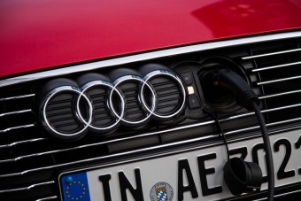 Jönnek a konnektoros hibrid csúcs-Audik!