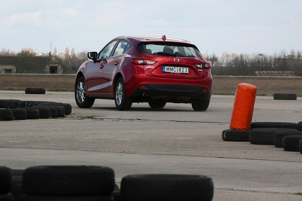 Lehet választani: közlekedni jobbak a turbós motorok, élvezetesen autózni a Mazda szívómotorjával könnyebb