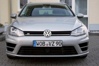 Itt a Volkswagen versenykombija! 13