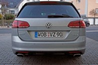 Itt a Volkswagen versenykombija! 14