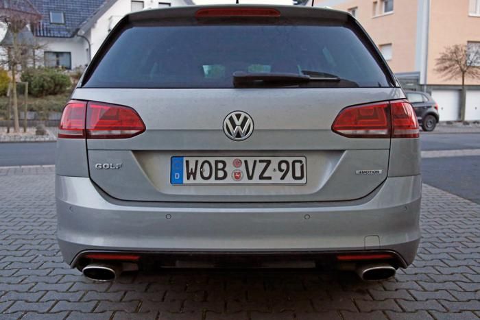 Itt a Volkswagen versenykombija! 7