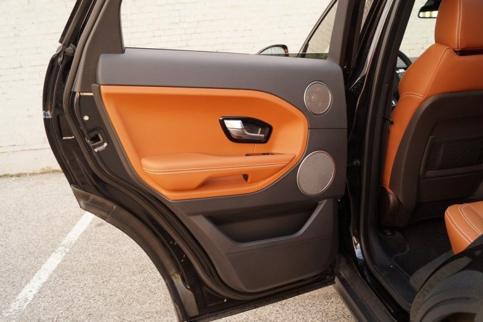 Amikor egy hátsó ülés belseje így néz ki, na akkor az egy luxusautó