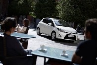 2. Toyota Yaris Hybrid, 4,87 l/100 km. Alapjaiban a Prius II hajtásláncával spórol a Yaris hibrid, amely jelentős továbbfejlesztések árán fért csak el a sokkal kisebb autóba. Városi forgalomba ideális autó