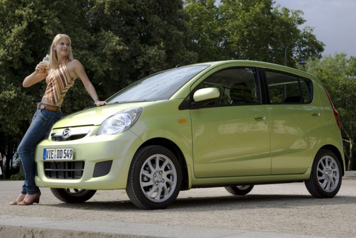Top 10 – A legkisebb fogyasztású autók 4 8.Daihatsu Coure, 5,27 l/100 kilométer. Apró, légies és nem szívja szárazra a tankot a Daihatsu Coure. Kár, hogy Európából kivonult a kisautókat gyártó Toyota-leányvállalat