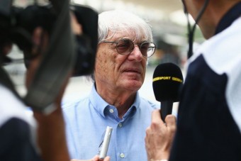 F1: Ecclestone már jobban hallja a motorokat