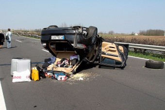A nap képe: felborult egy Porsche az M5-ösön