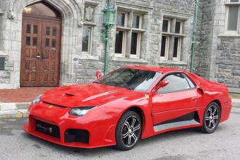 Ferrarivá plasztikázott japán erőművész