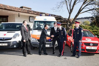 Milliós gumiadomány a katasztrófavédelemnek