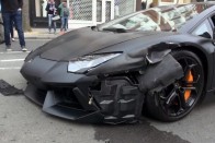 Két autót is legyalult a Lamborghini 9