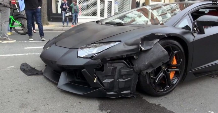 Két autót is legyalult a Lamborghini 6