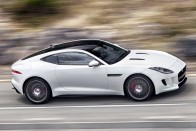 Alul is, felül is bővít a Jaguar F-type 6