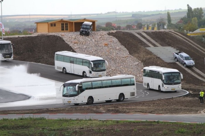 Ismét konferenciáznak a buszosok