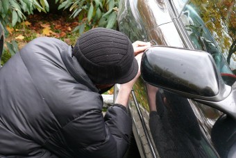 34 lopott autó került elő egy bontóból