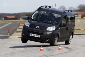 Miért nem jó választás a négyévszakos gumi?