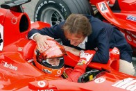Illetéktelen behatolók Schumachernél 82
