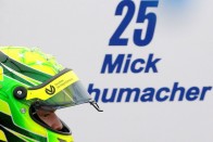 Schumacher csak pillanatokra van magánál 89