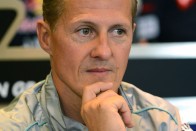Beperelik a kómában fekvő Schumachert 2 Akár a fejére rögzített kamera is okozhatta Michael Schumacher súlyos fejsérülését - írja egy német lap. Eközben a 7-szeres F1-világbajnok lassan ébredezik.