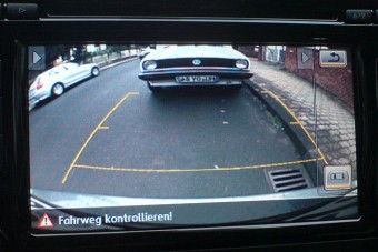 Kötelező lesz az autós tolatókamera