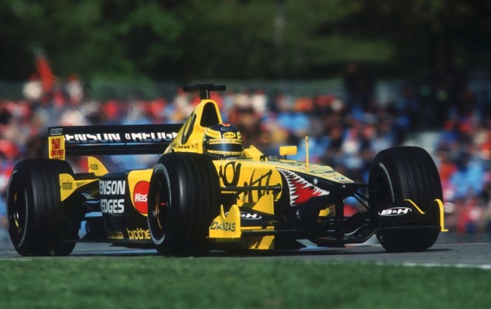 F1: Minden idők legmenőbb orrfestései 9 | Vezess Az utolsó kabalaállat a 2001-es cápa volt