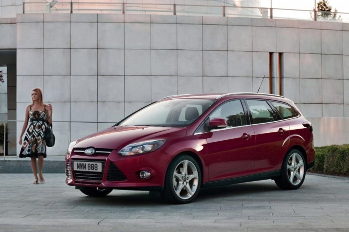 Top 10: Magyarország legnépszerűbb autói 10 2. Ford Focus, 561 db. Hagyományosan az élmezőnyben szerepel a kompakt autó. A modellfrissítés előtti kocsikra meghirdetett erős akciók is élénkíthették a Ford Focus iránti keresletet. Az átdolgozott verzió októberben jelenik meg a hazai szalonokban