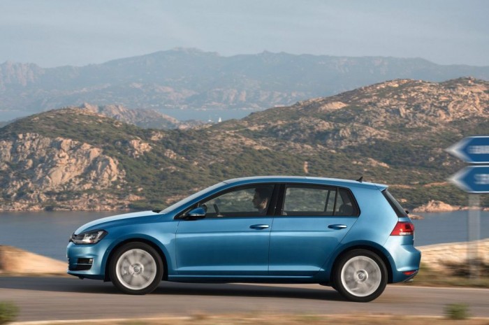 Top 10: Magyarország legnépszerűbb autói 6 6. Volkswagen Golf, 470 db. Tehetős magánvásárlók híján flottaértékesítések vitték előre a Golfot is. A hetedik generáció nagyon érdekli felhasználóinkat is, a tavalyi legolvasottabb teszt mellett a toplista nyolcadik legnépszerűbb anyaga is erről a típusról szólt