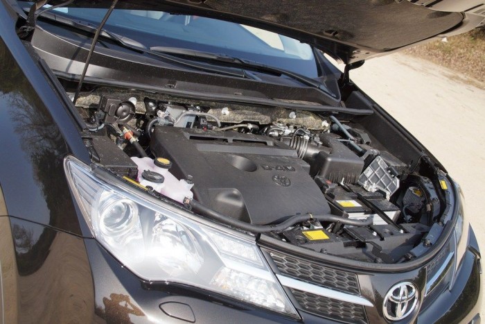 Borzasztó keveset fogyaszt ez a Toyota! 6 A 124 lóerős dízelmotor most a legjobb választás a RAV4-be. De ha nem kell a 4x4, érdemes várni a BMW-féle 1,6 literesre, ami sejtésünk szerint hónapokon belül kapható lesz a kocsihoz