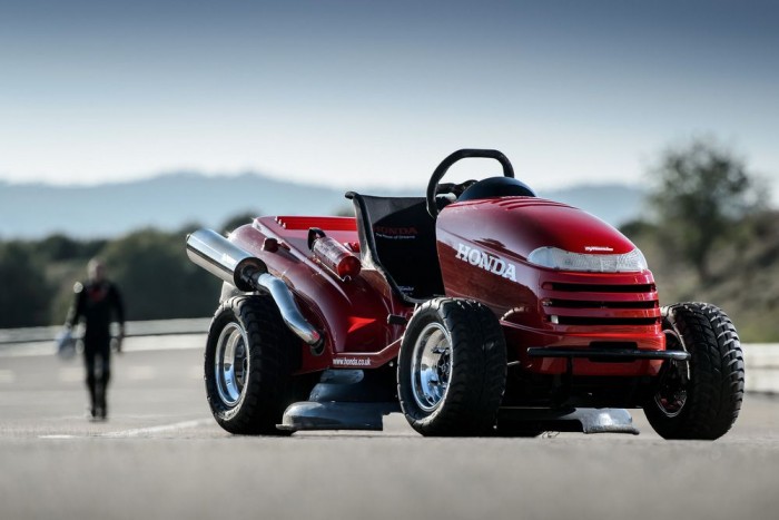 Száznyolcvan fölött, fűnyíróval 6