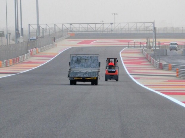 F1: A legjobb képeket a bahreini pálya osztja meg! 13 | Vezess Ezt az előzést biztos vizsgálják majd a versenybírók