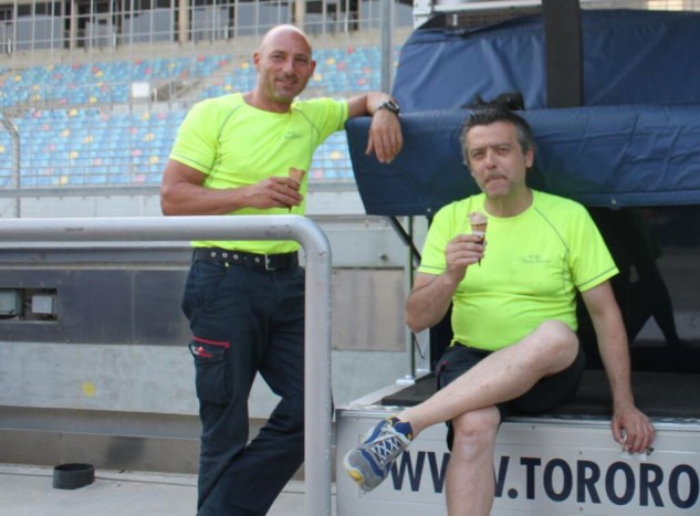 F1: A legjobb képeket a bahreini pálya osztja meg! 9 | Vezess A Toro Rosso csapat tagjai hűtik magukat