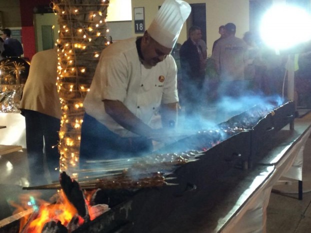 F1: A legjobb képeket a bahreini pálya osztja meg! 6 | Vezess Nem tudjuk mi a menü, de disznósajt tuti nincs.