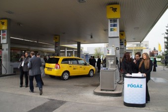 Újabb helyen tankolható a 345 forintos üzemanyag