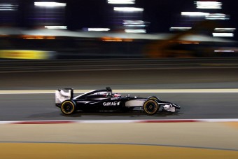 F1: Button dobogóról álmodozik