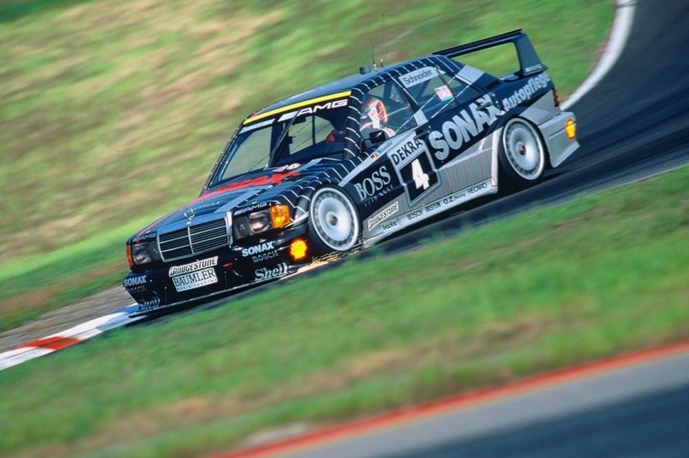 1988-ban a Mercedes-Benz nyerte mindkét futamot a hungaroringi versenyen. A kép illusztráció