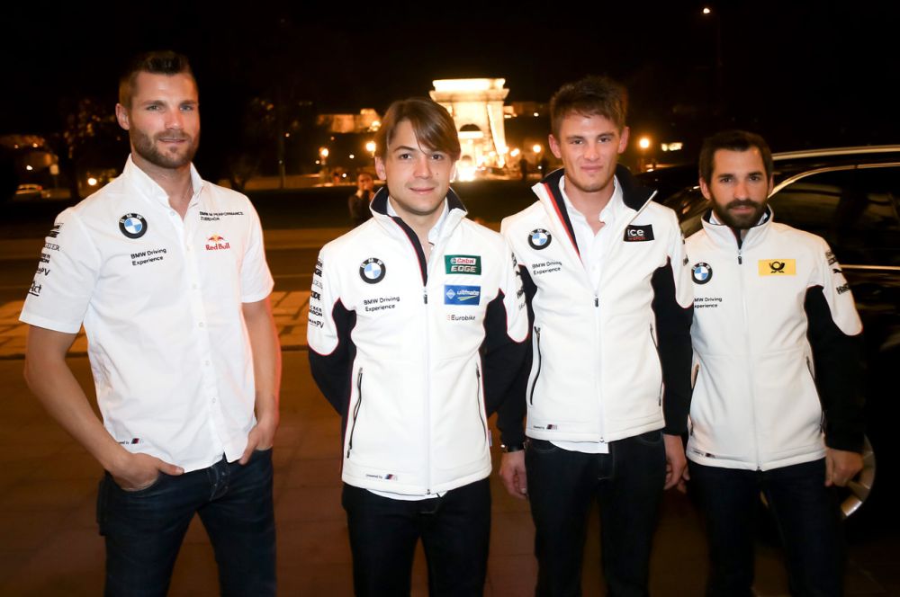 Balról Martin Tomczyk, Augusto Farfus, Marco Wittman és az F1-ből érkezett Timo Glock a Lánchíd előtt