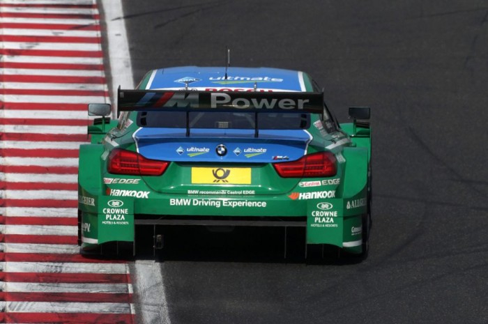 V8-as BMW, amivel tilos farolni 6 380 lóerősek az idei WTCC autók 1,6 literes turbómotorral és a WRC-raliautókban használtnál nagyobb átmérőjű szűkítővel. A DTM-ben V8-as, négyezres motorokkal mennek, az 500 lóerős versenygépek hangja csontig hatol. A június elsejei futamra nem árt füldugóval érkezni a Hungaroringre, mint a Forma-1-re, amikor még volt hangja