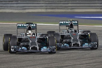 F1: Rendet vághatnak Hamiltonék között