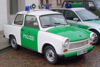 Ezzel járőrözni inkább élmény lehetett, mint kiváltság, hiszen nem éppen egy tekintélyparancsoló járműről beszélünk. 1987-ben, kísérleti jelleggel 5 darab rendőrautó  készült, amelyek Drezdában, Lipcsében és Eberswalde-Finow-ban szolgáltak.