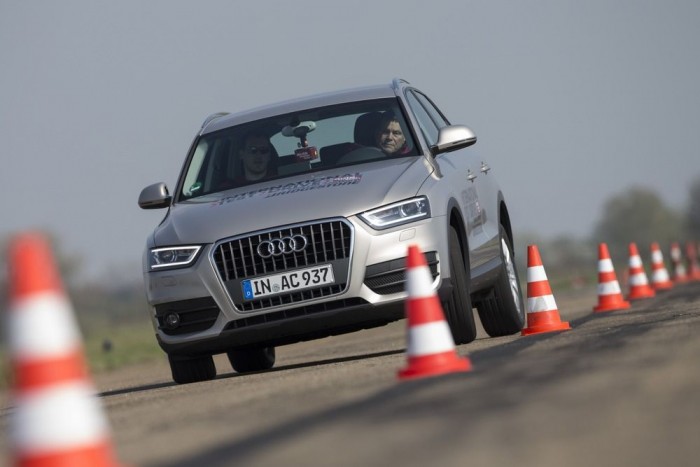 A legjobb prémium szabadidő-autók egymás ellen 11 Az Audi nyerte a tesztet, nem is vártunk mást. Jó autó, csak hát a lelke is pont olyan szürke, mint a színe