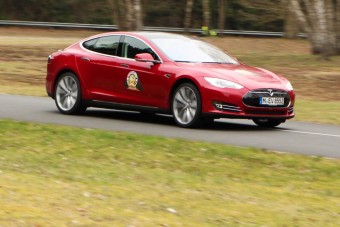 Luxusautó, 2,7 literes fogyasztással