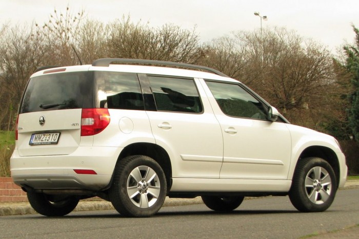 Innen tetszik: a B-oszlopon lebegő tető dizájnja telitalálat