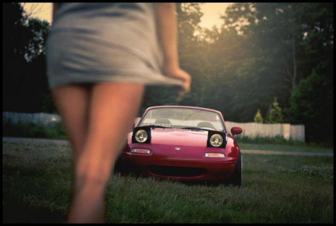 Mazda MX-5-tel pózoló lányok 29 Mazda MX-5-tel pózoló lányok 29